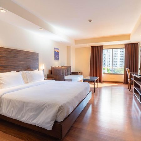 Journeyhub Sukhumvit 26, Bangkok - Formerly St James Hotel Dış mekan fotoğraf