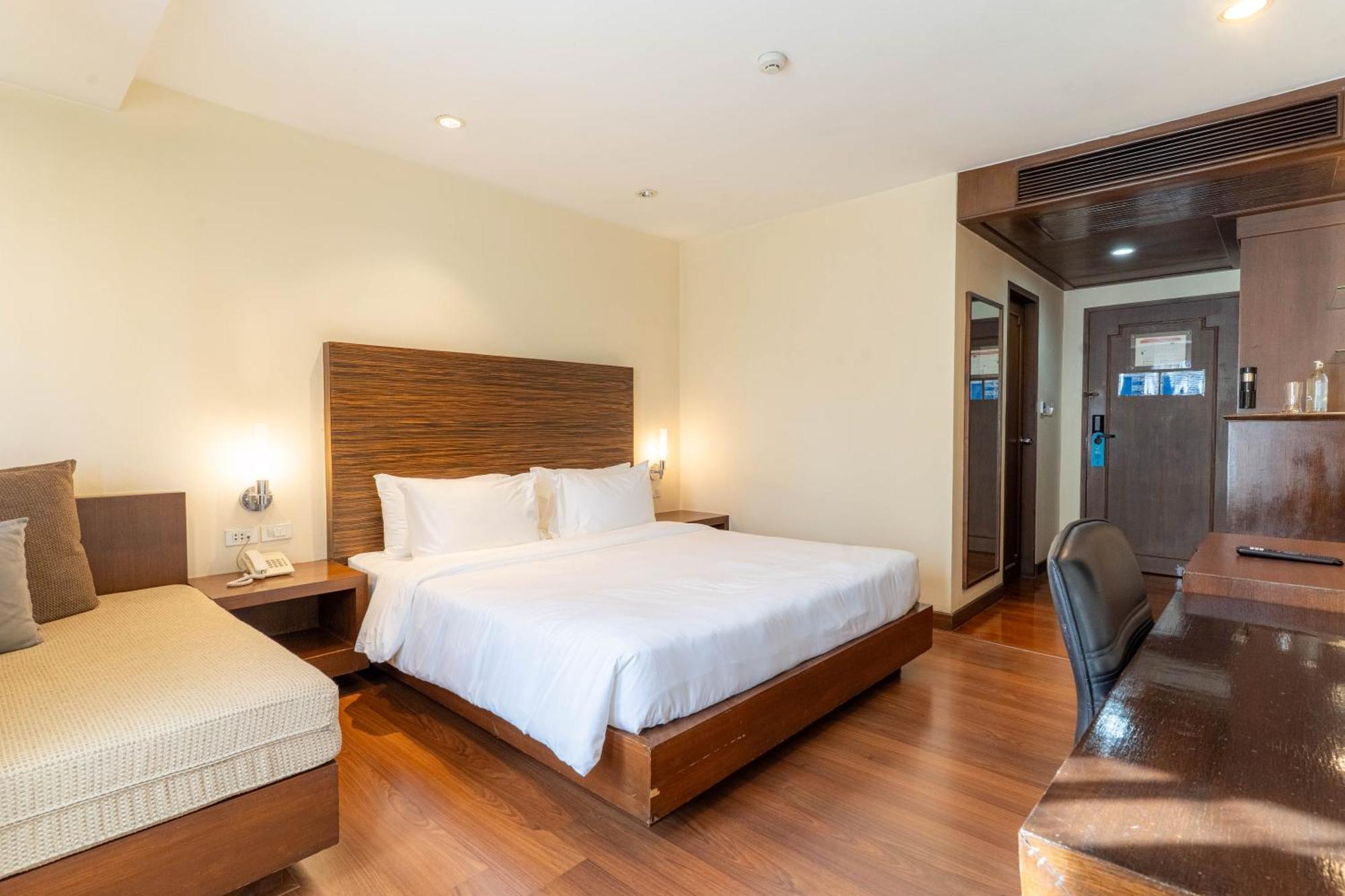 Journeyhub Sukhumvit 26, Bangkok - Formerly St James Hotel Dış mekan fotoğraf