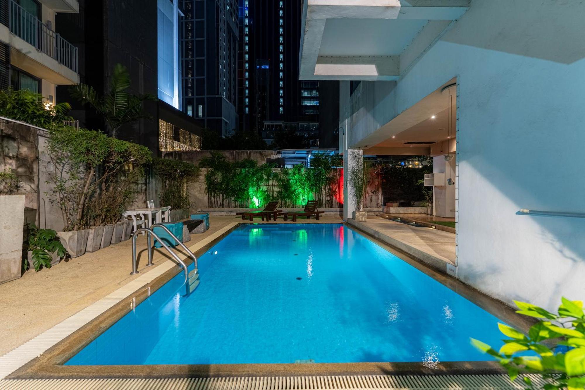 Journeyhub Sukhumvit 26, Bangkok - Formerly St James Hotel Dış mekan fotoğraf