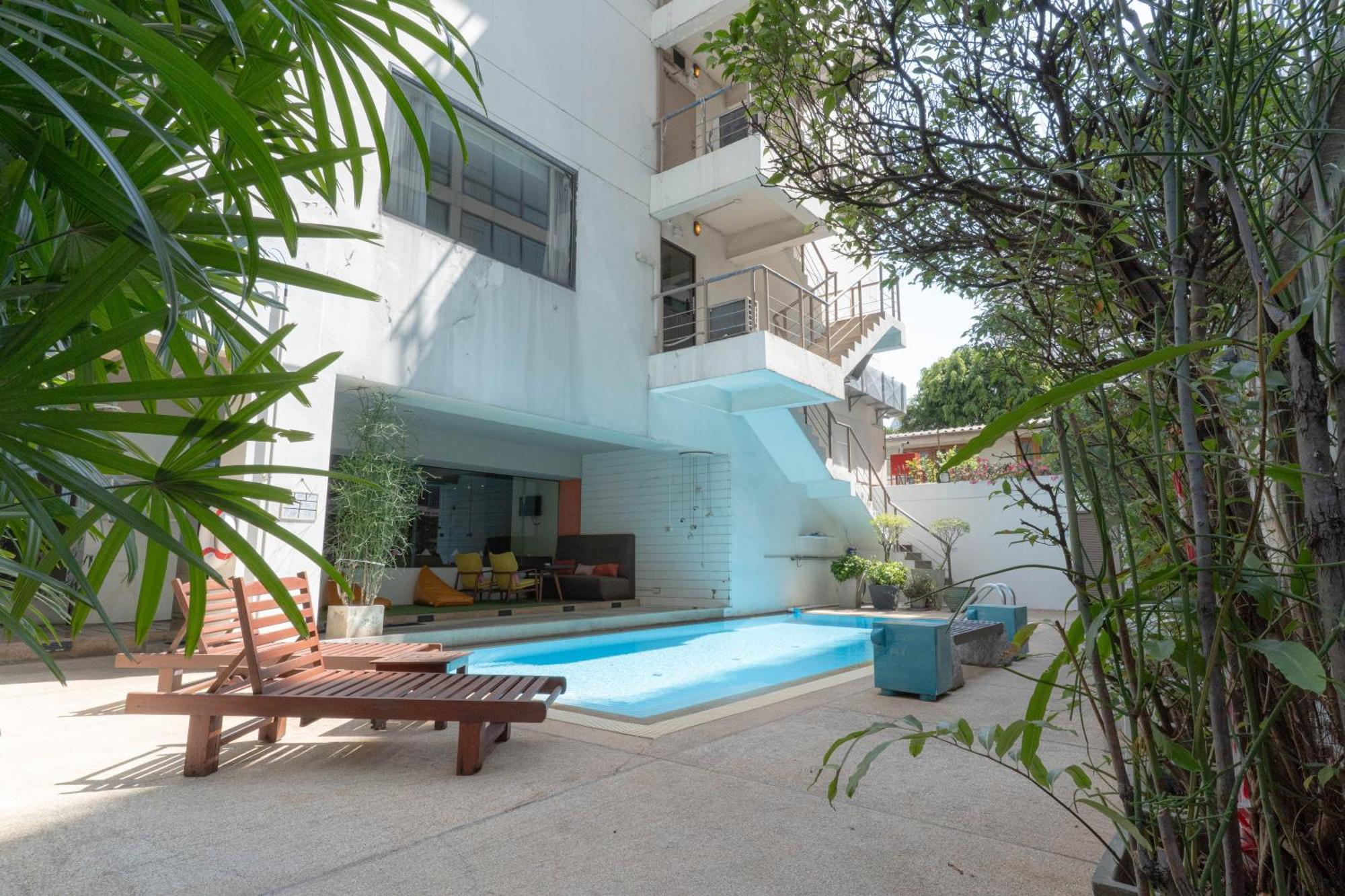 Journeyhub Sukhumvit 26, Bangkok - Formerly St James Hotel Dış mekan fotoğraf