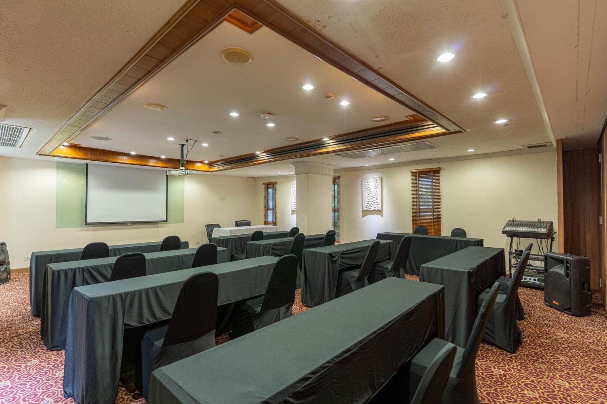 Journeyhub Sukhumvit 26, Bangkok - Formerly St James Hotel Dış mekan fotoğraf