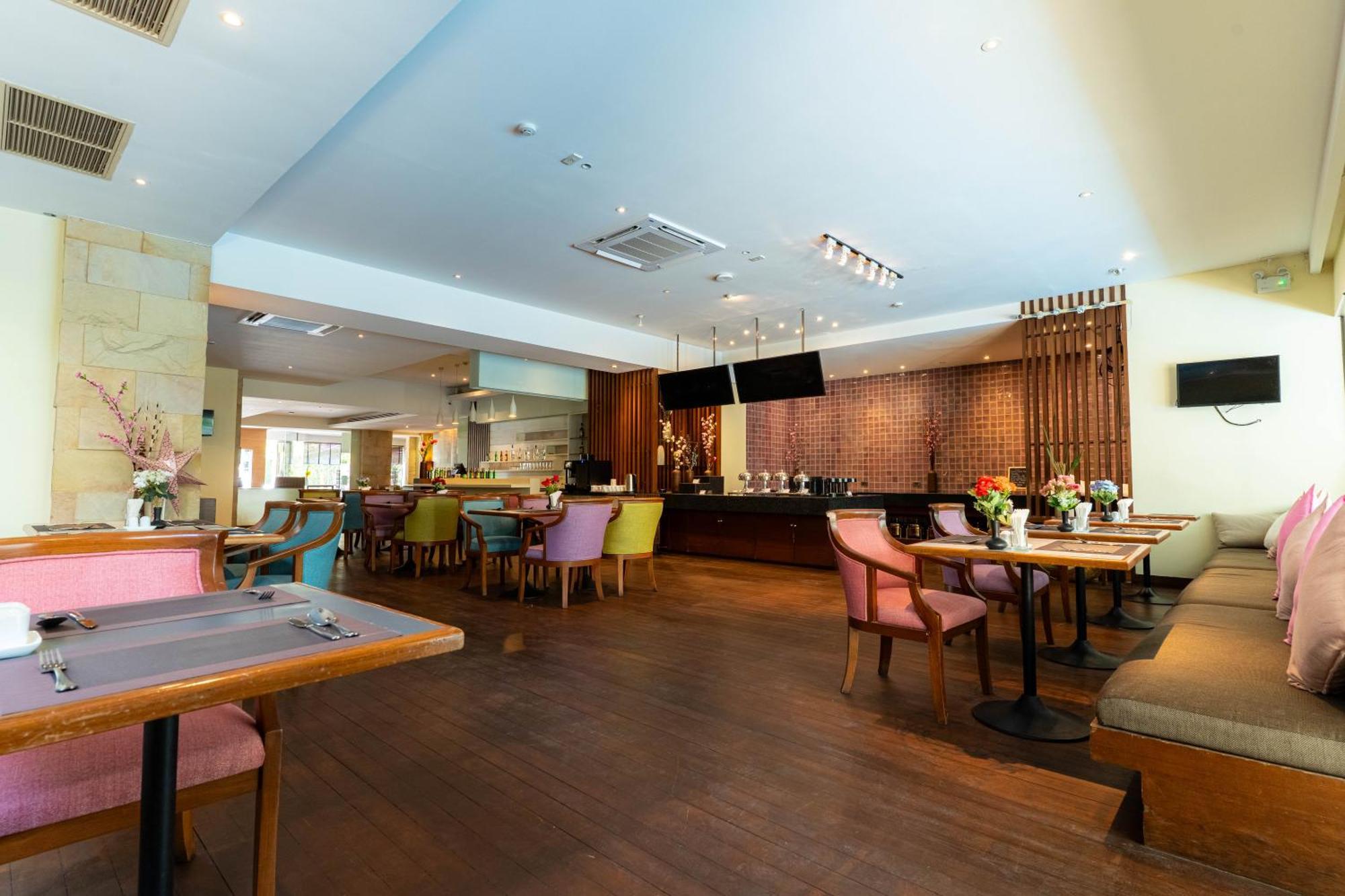 Journeyhub Sukhumvit 26, Bangkok - Formerly St James Hotel Dış mekan fotoğraf
